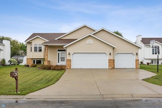 1715 33rd St S, Moorhead, MN 56560