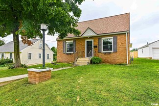 119 North St, Washington, IL 61571