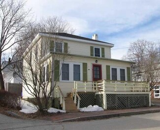 30 Water St, Wiscasset, ME 04578