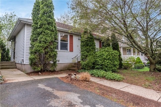 28 Valley St, Cumberland, RI 02864