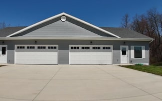 1598 Spring Village Ln, Ontario, OH 44906