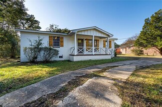 3005 Club House Rd, Mobile, AL 36605