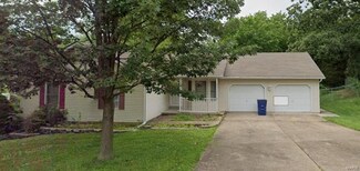 823 Sheraton Ln, Herculaneum, MO 63048
