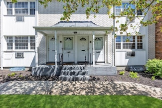 4410 Wilshire Ln, Oakdale, NY 11769
