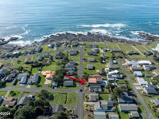 425 Marine Dr, Yachats, OR 97498