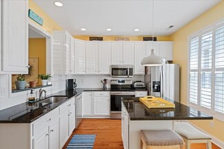19 Whispering Oaks Dr, Staunton, VA 24401