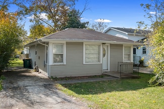 233 Wildwood Dr, Round Lake Beach, IL 60073