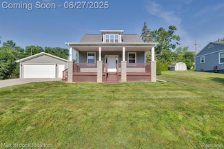 1080 Oregon Blvd, Waterford, MI 48327