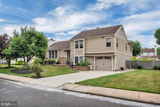 16 Snowball Ct, Mount Laurel, NJ 08054