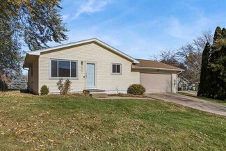 1820 Hollywood Blvd, Iowa City, IA 52240