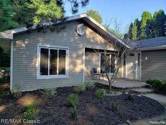 4815 Lockhart St, West Bloomfield, MI 48323