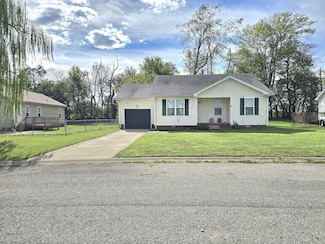 1905 Timberline Cir, Oak Grove, KY 42262