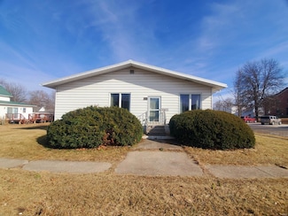 615 N Johnson St, Kahoka, MO 63445