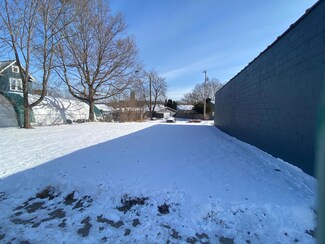 1072 7th St W, Saint Paul, MN 55102