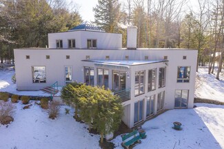 4 Medinah Cir, Falmouth, ME 04105