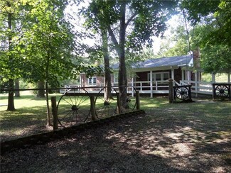 11018 Reynolds Rd, Orrick, MO 64077