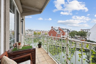 205 Shearwater Ct W Unit 22, Jersey City, NJ 07305