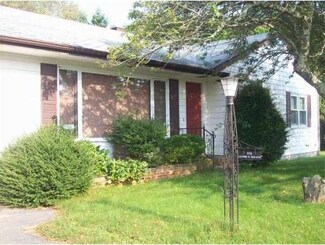 559 Reed Rd, North Dartmouth, MA 02747