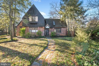 3840 N Chesterbrook Rd, Arlington, VA 22207