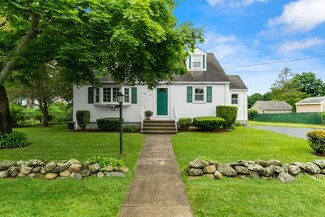 28 Mayflower Rd, Woburn, MA 01801