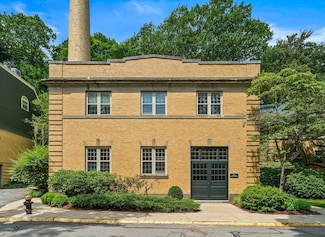 81 Glen Rd Unit S2, Brookline, MA 02445
