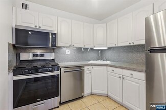 2100 Linwood Ave Unit 2G, Fort Lee, NJ 07024