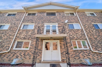 5848 W 76th Place Unit 203, Burbank, IL 60459