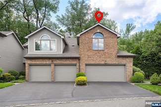 81 Lakeview Dr, Old Tappan, NJ 07675