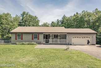 189 Hinds Rd, Galway, NY 12074