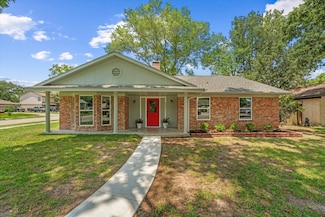 9863 Swan Ct, Conroe, TX 77385