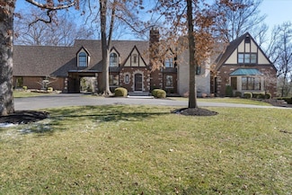 2124 N Geyer Rd, Saint Louis, MO 63131