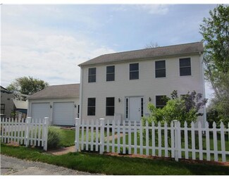 15 S Grove Ave, Warren, RI 02885