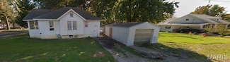 702 Mayo St, Carlinville, IL 62626