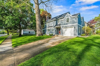227 N Twyckenham Dr, South Bend, IN 46617