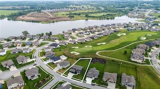 1005 Bridgeshire Dr, Lee's Summit, MO 64083