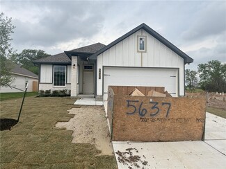 5637 Fox Bluff Dr, Bryan, TX 77807