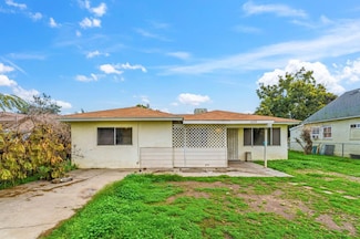 1352 N Pleasant Ave, Fresno, CA 93728