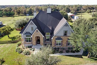 166 Big Oak Dr, Adkins, TX 78101