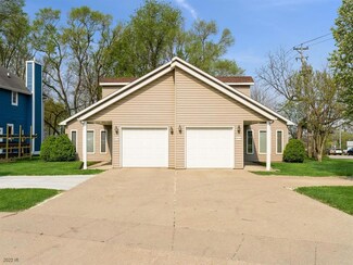 2208 & 2210 69th St, Windsor Heights, IA 50324