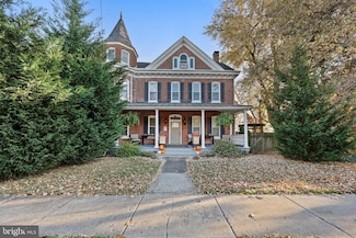 214 W Market St, Hallam, PA 17406
