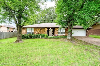 1810 Brooken Hill Dr, Fort Smith, AR 72908