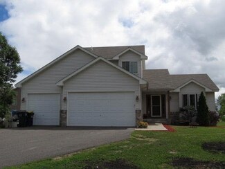10419 Matthew Dr, Chisago City, MN 55013