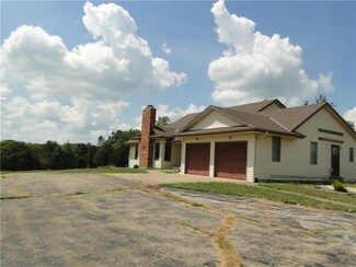 15856 Cantrell Rd, Bonner Springs, KS 66012
