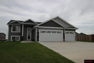 137 Timberwolf Ct, Mankato, MN 56001