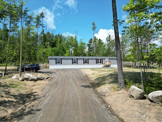 16 New England Ave, Oakland, ME 04963
