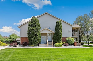 9845 Parkway Dr, Highland, IN 46322