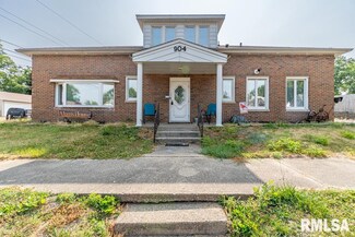 904 N 10th St, Pekin, IL 61554