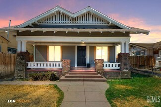 208 17th St, Bakersfield, CA 93301