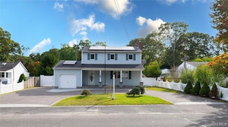 218 Wavecrest Dr, Mastic Beach, NY 11951