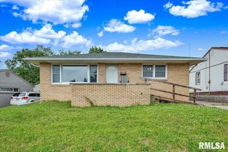 1411 Chestnut St, Pekin, IL 61554
